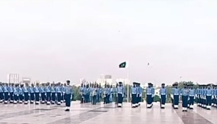 یوم دفاع، مزار قائد پر گارڈز کی تبدیلی کی پروقار تقریب