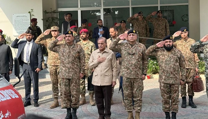 خارجی یا پاکستان، کسی ایک کا انتخاب کریں، وزیر اعظم کا افغان حکومت کو پیغام