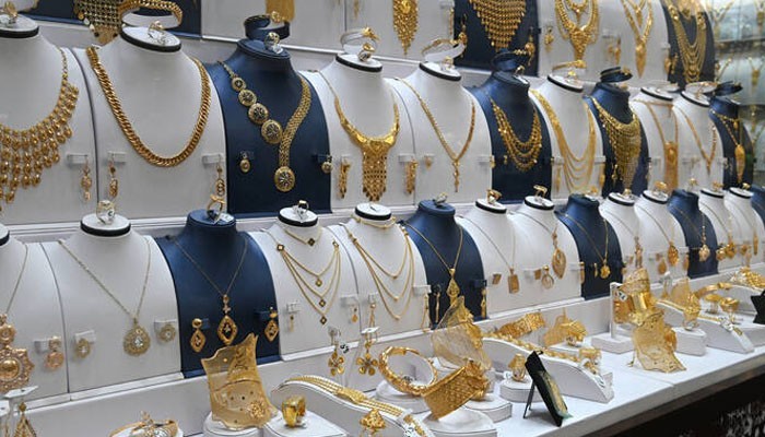 سونے کی فی تولہ قیمت میں 200 روپے کمی