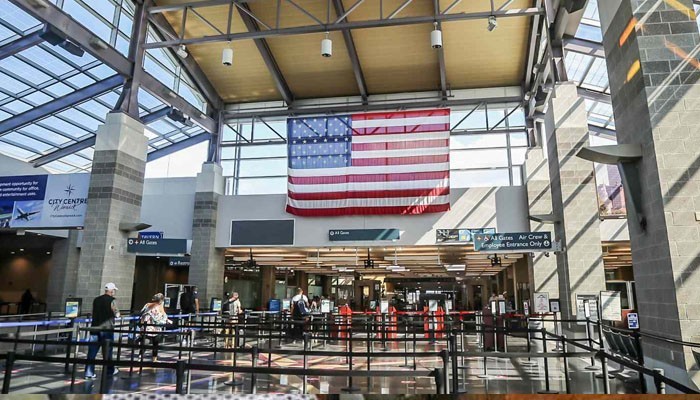 ورک ویزا پر امریکا جانے کے خواہش مندوں کو ٹرمپ کا بڑا جھٹکا