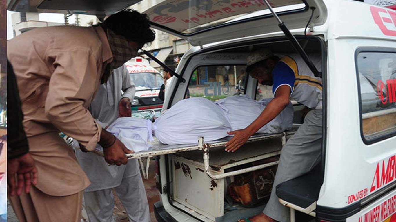 کراچی: گٹر کی صفائی کے دوران 3 خاکروب دم گھٹنے سے ہلاک