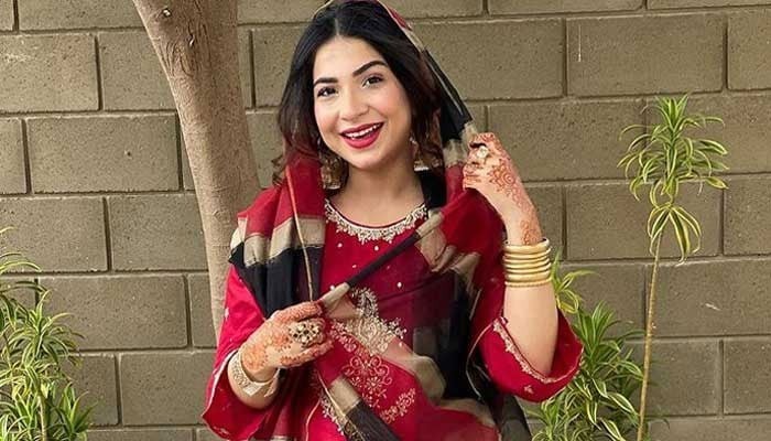 انڈسٹری کے بااثر شخص نے ہراسانی کا نشانہ بنایا، آج بھی اسکا نام نہیں بتاسکتی، دعا ملک