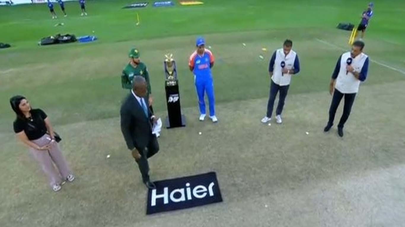 ایشیاء کپ فائنل، بھارت کا پاکستان کے خلاف ٹاس جیت کر فیلڈنگ کا فیصلہ