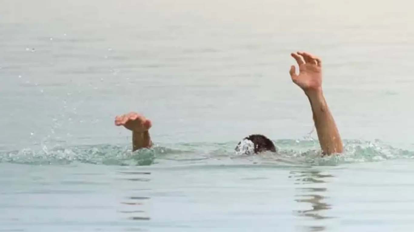 کراچی: 2  بچے پانی سے بھرے گڑھے میں ڈوب کر جاں بحق