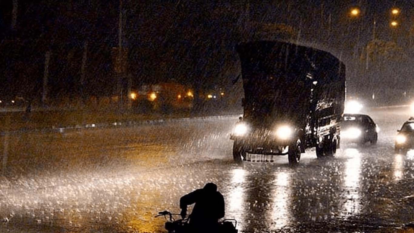 کراچی کے مختلف علاقوں میں بارش، موسم خوشگوار ہوگیا