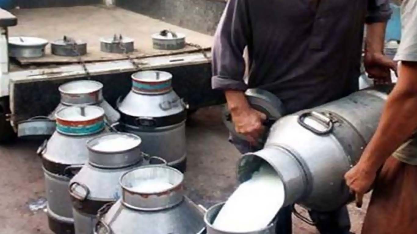 کراچی میں دودھ 300 روپے فی لیٹر ہونے کا امکان