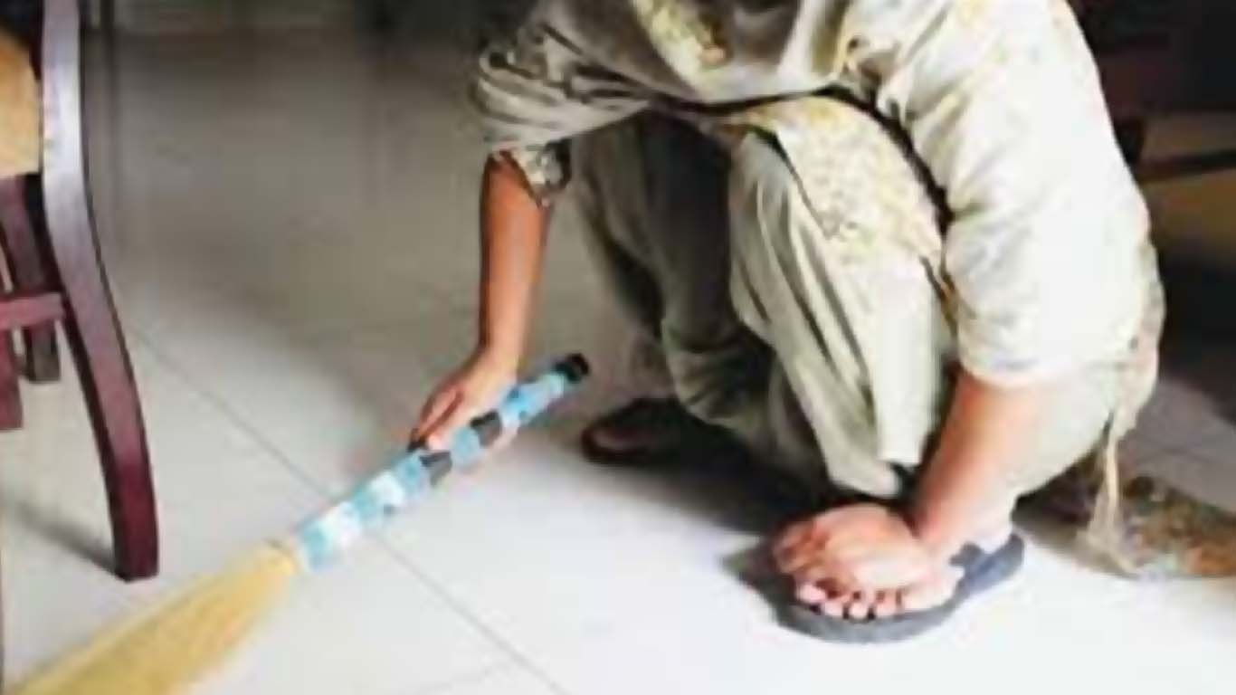 کراچی : گھر میں کام کرنے والی ماسیاں 3 کروڑ کا سونا لوٹ کر فرار