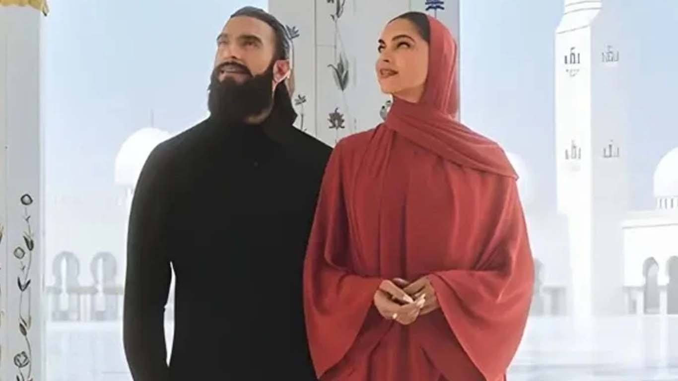 دیپیکا پڈوکون عبایا پہن کر ابوظہبی کی شیخ زاید مسجد پہنچ گئیں