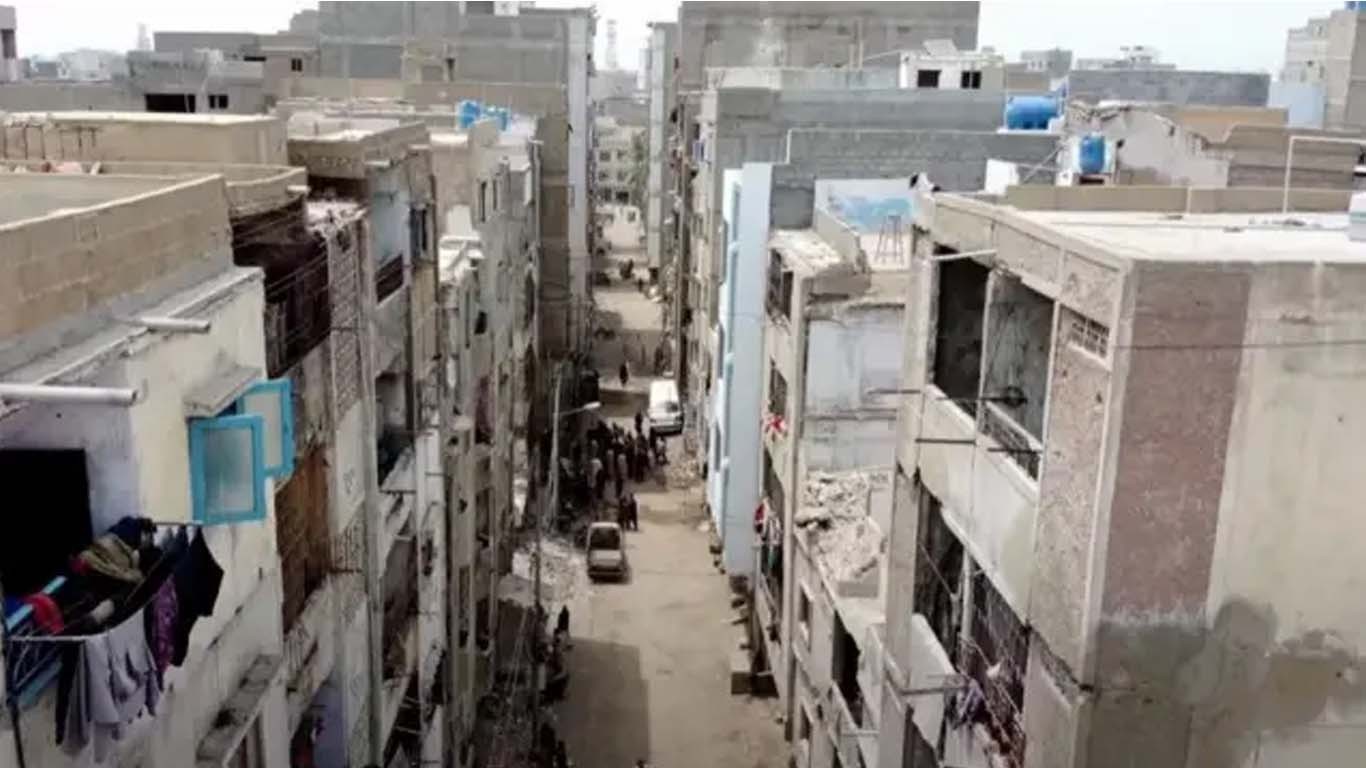 کراچی: مخدوش عمارتوں کیخلاف کارروائیاں، 540 عمارتیں خطرناک قرار