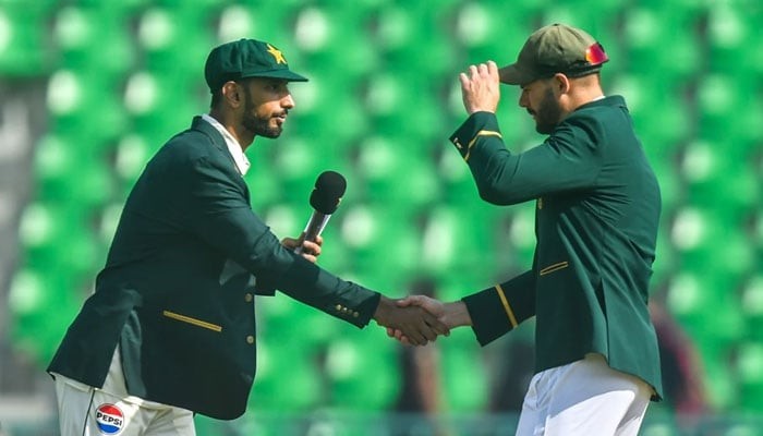 پاکستان کا دوسرے ٹیسٹ میں پہلے بیٹنگ کا فیصلہ، آصف علی ٹیم میں شامل