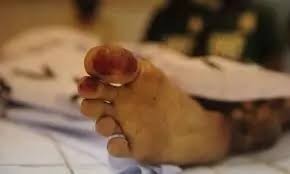 کراچی میں بے روزگار باپ نے فرمائشیں کرنے پر 2 کمسن بیٹیوں کو ذبح کردیا