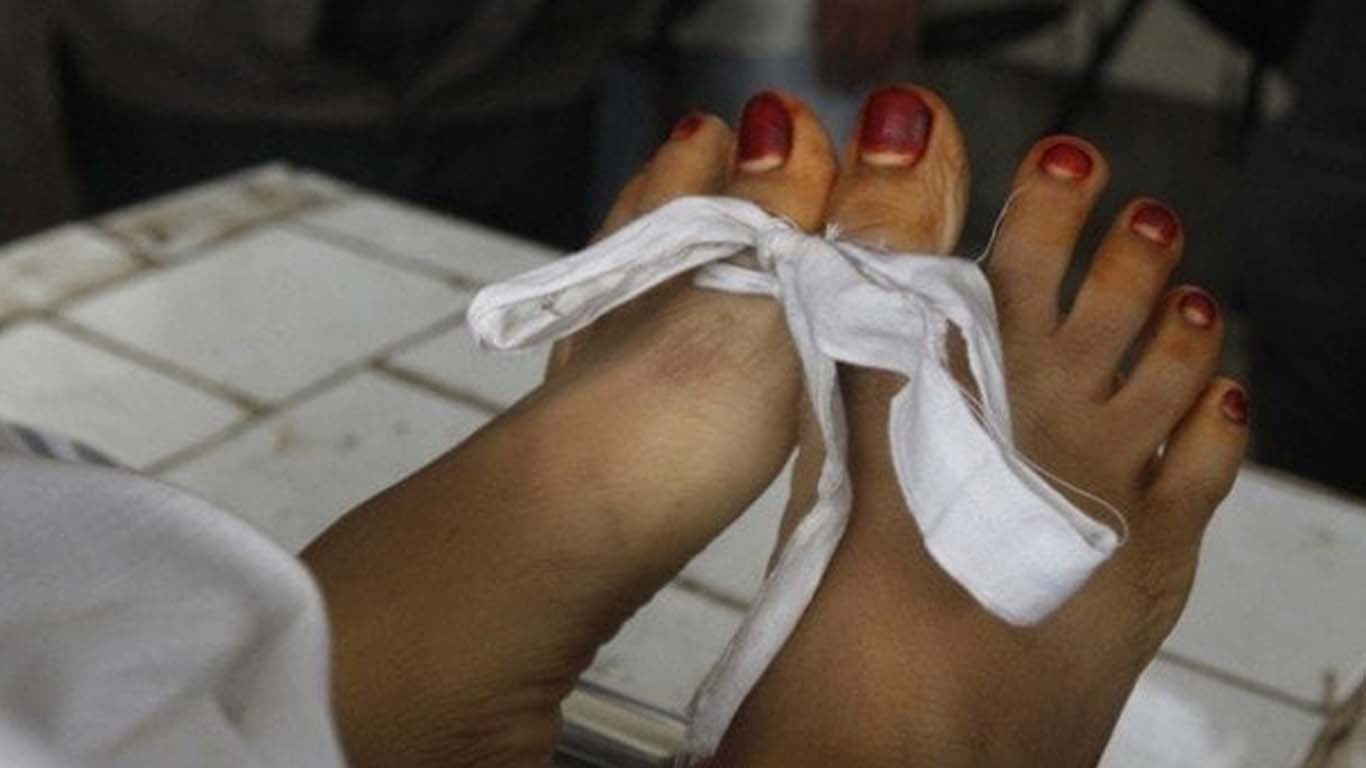 گھر سے خاتون کی تعفن زدہ لاش برآمد ، شوہر بچے لے کر فرار