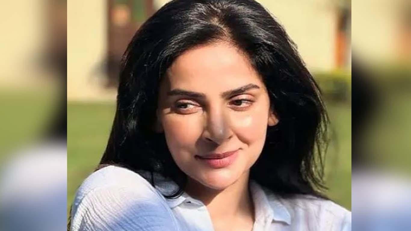 صبا قمر نئی مشکل میں پھنس گئیں