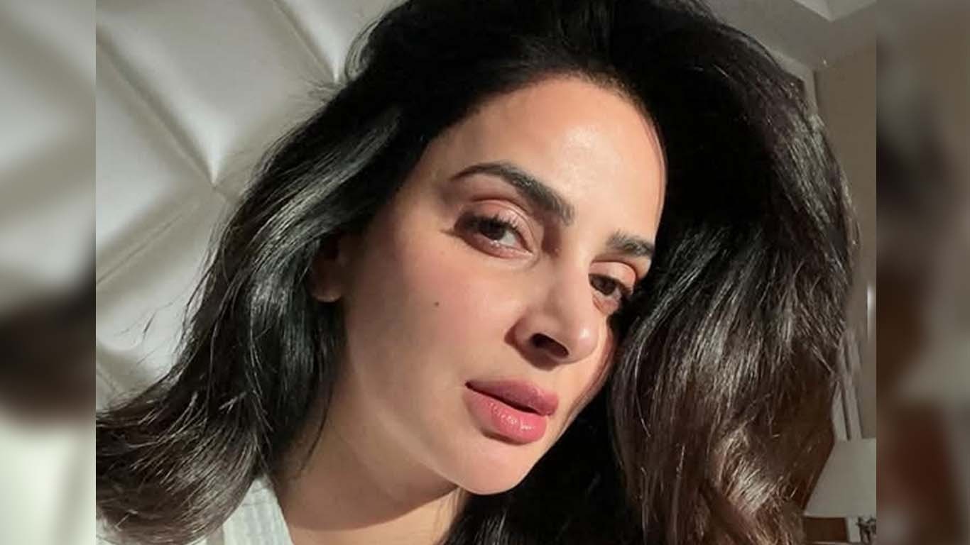 کراچی مخالف بیان، صبا قمر نے ناقدین سے کیا کہا ؟