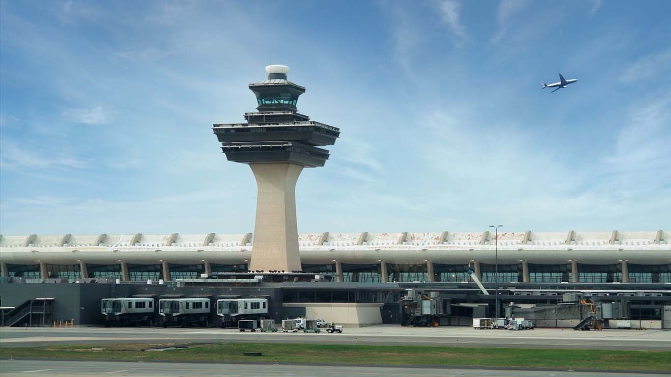 واشنگٹن کے ریگن نیشنل ایئرپورٹ پر بم کی اطلاع، تمام پروازیں معطل