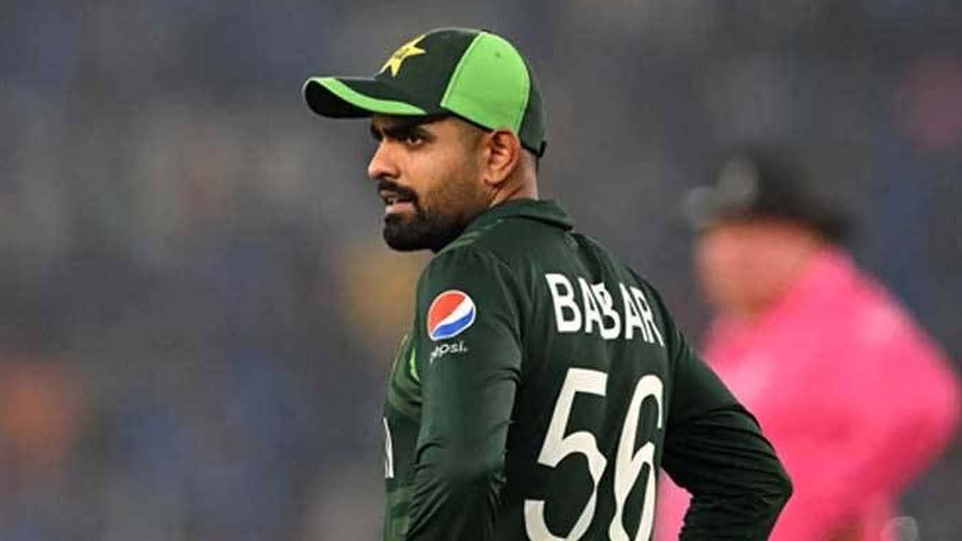 کچھ سابق کرکٹرز کو بابر اعظم کی کامیابی ہضم نہیں ہورہی، اعظم خان