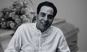 بالی ووڈ کے لیجنڈری اداکار دھرمیندر کے انتقال کی خبر جھوٹی نکلی