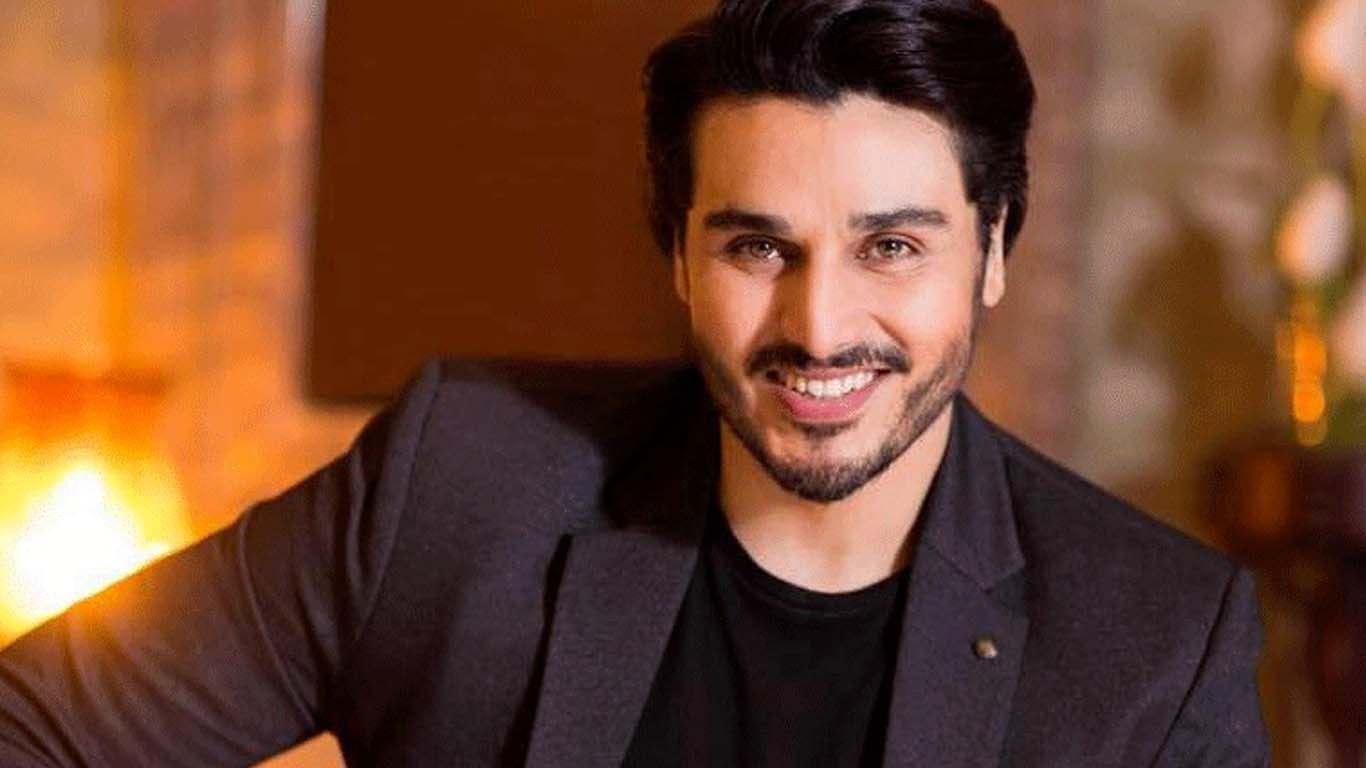 برطانوی پارلیمنٹ نے احسن خان کو ایوارڈ سے نواز دیا