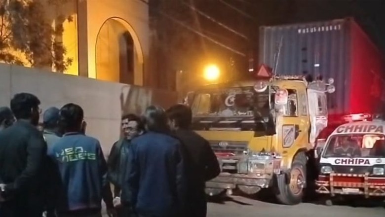 کراچی میں ایک اور ہیوی ٹریفک کا حادثہ، 27 سالہ فوڈ ڈلیوری رائیڈر جاں بحق