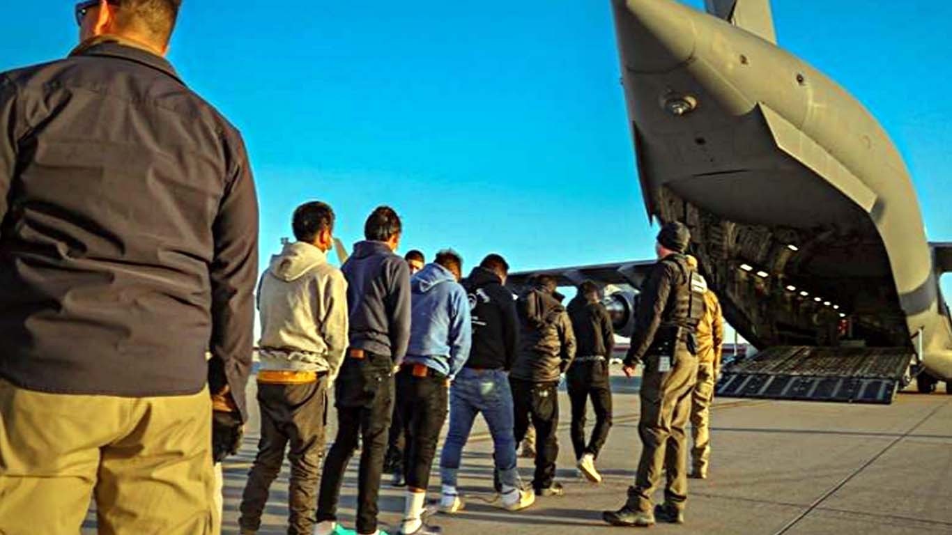 امریکا نے55  ایرانی شہریوں کو ملک بدر کردیا