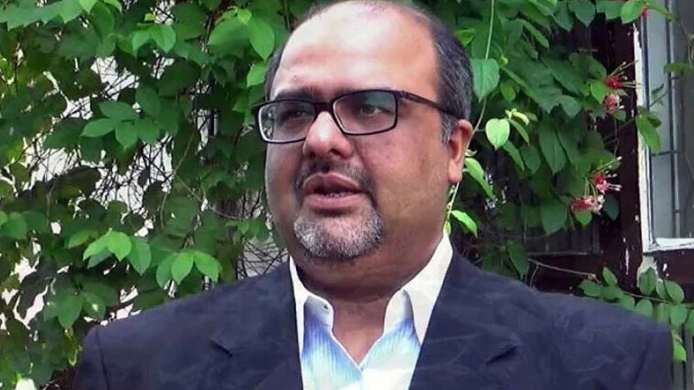 لندن میں پی ٹی آئی رہنما شہزاد اکبر پر حملہ، اسپتال منتقل