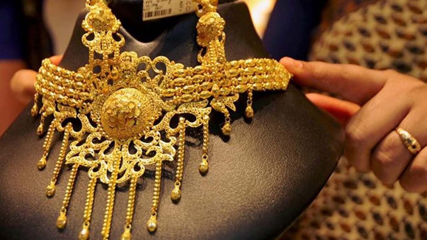 سونے کی قیمت میں مزید بڑھ گئی، خریدار پریشان
