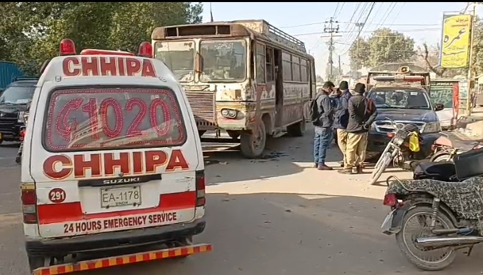 کراچی میں تیز رفتار بس ٹکر سے اسکول کی پرنسپل جاں بحق