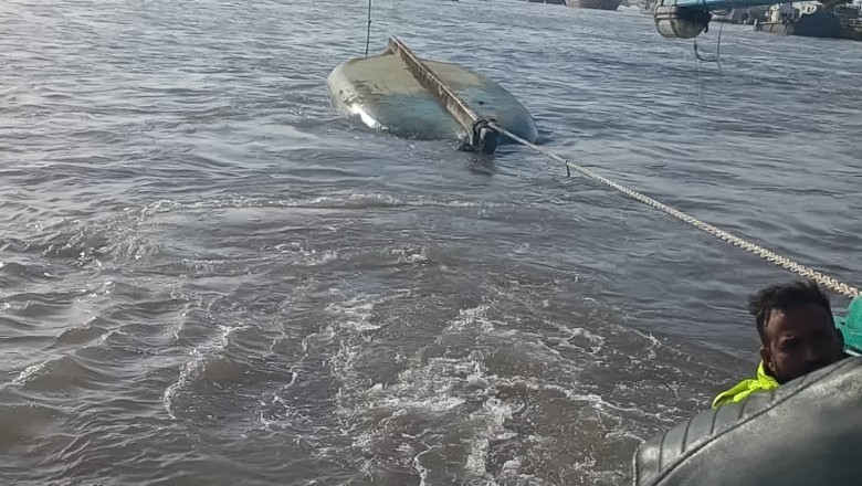 کراچی، منوڑا میں کشتی حادثے کے بعد 4 ماہی گیر لاپتہ