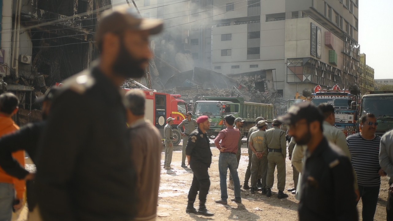 سانحہ گل پلازہ کا مقدمہ سرکار کی مدعیت میں نامعلوم شخص کیخلاف درج