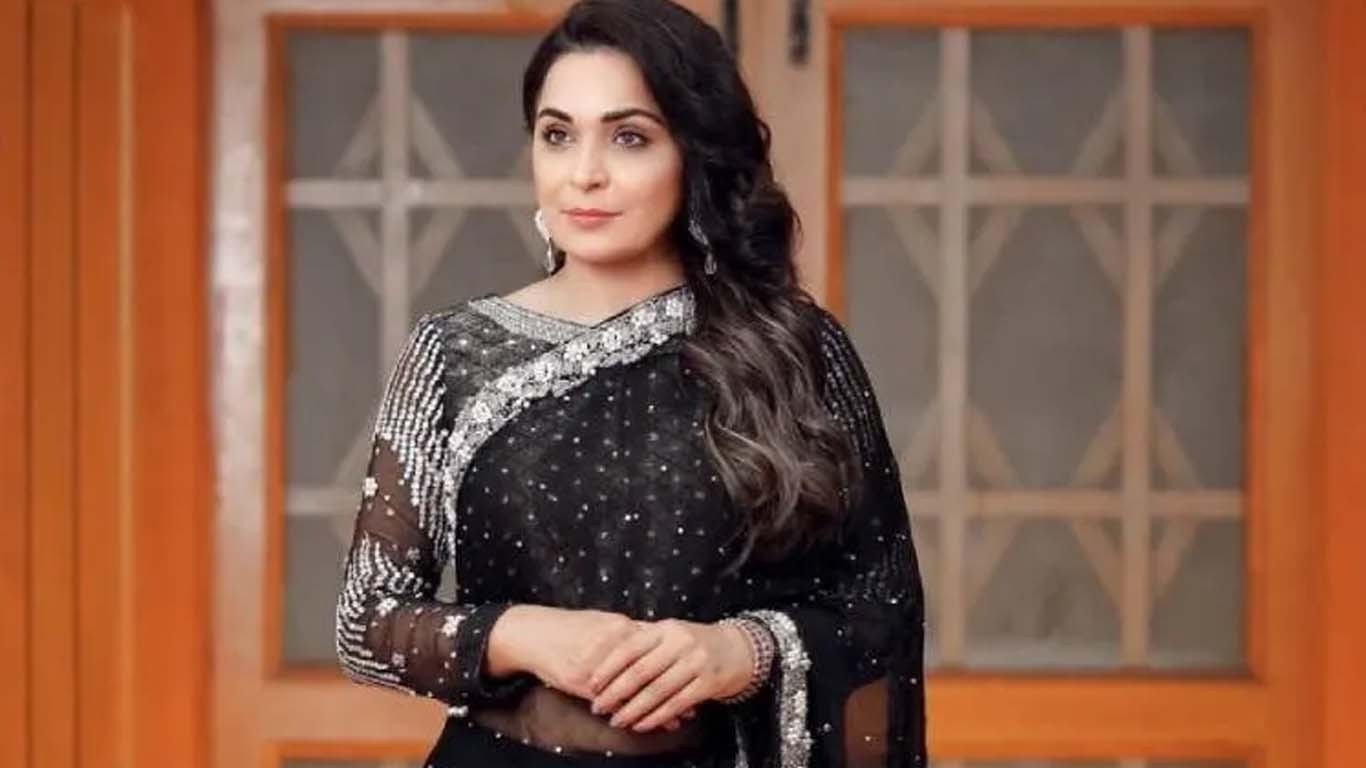 فلم اسٹار میرا کو نفسیاتی اسپتال میں داخل کرا دیا گیا