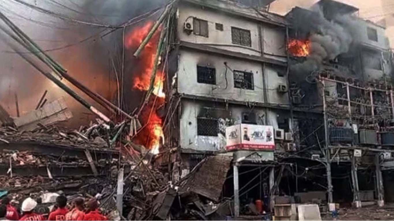 سانحہ گل پلازہ کی تحقیقات کے لیے جوڈیشل کمیشن کے قیام کا معاملہ التوا کا شکار