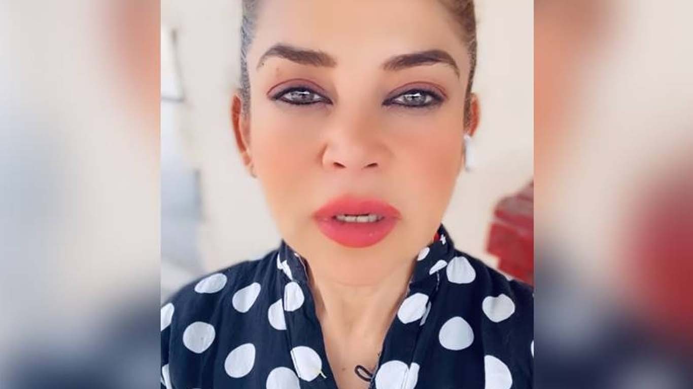 مشی خان عمران خان کی آنکھ سے متعلق بات کرتے ہوئے رو پڑیں