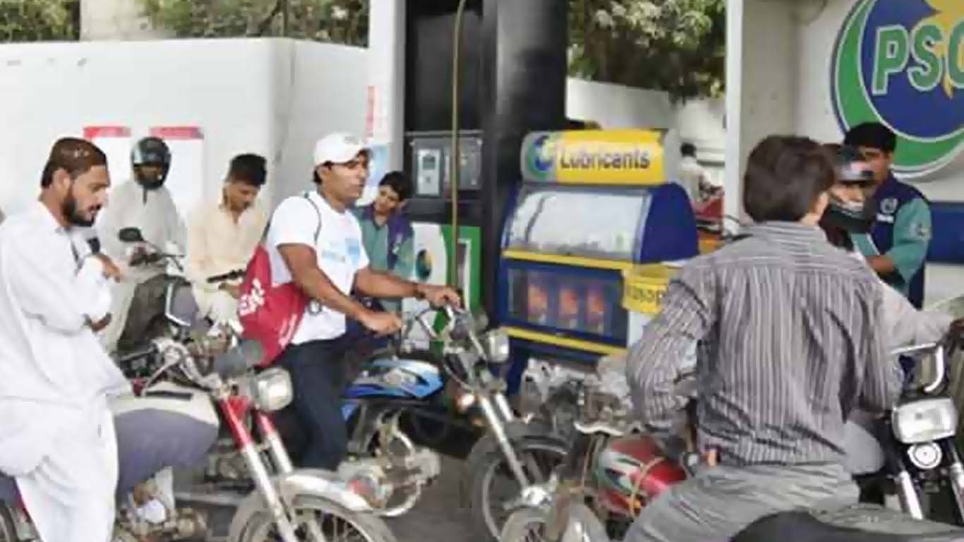 پیٹرولیم مصنوعات کی قیمتوں میں اضافے پر عوام کا شدید ردعمل