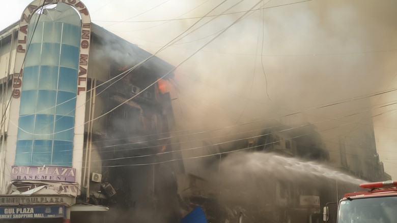 سانحہ گل پلازہ، متاثرہ دکاندار 1 ماہ بعد بھی 5 لاکھ کی فوری امدادی رقم سے محروم