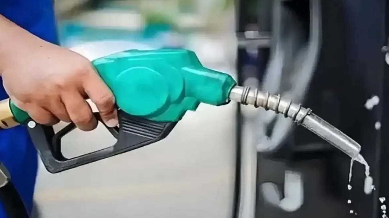 حکومت نے پیٹرولیم مصنوعات کی نئی قیمت کا اعلان کردیا