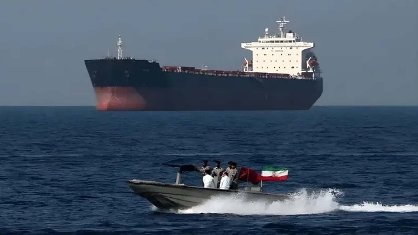 ایران نے پاکستان کے آئل ٹینکر کو آبنائے ہرمز سے گزرنے کی اجازت دے دی