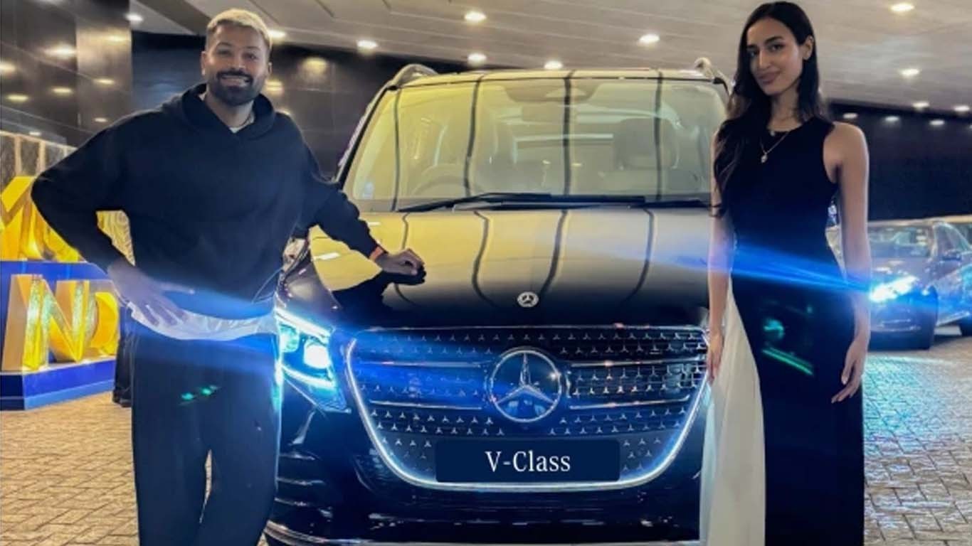 ہاردک پانڈیا نے گرل فرینڈ کو قیمتی گاڑی مرسڈیز تحفے میں دے دی