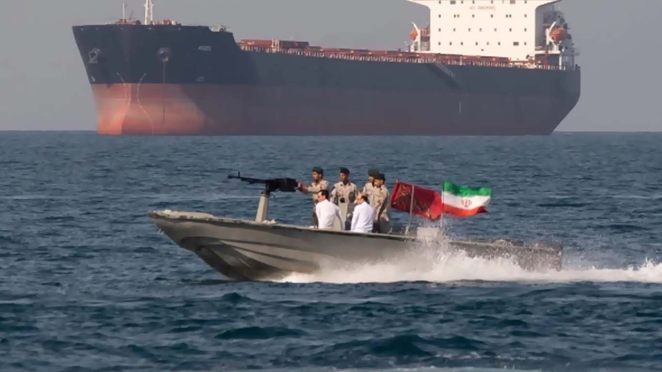 ایران نے آبنائے ہرمز سے جہاز گزرنے پر مشروط رضامندی ظاہر کردی