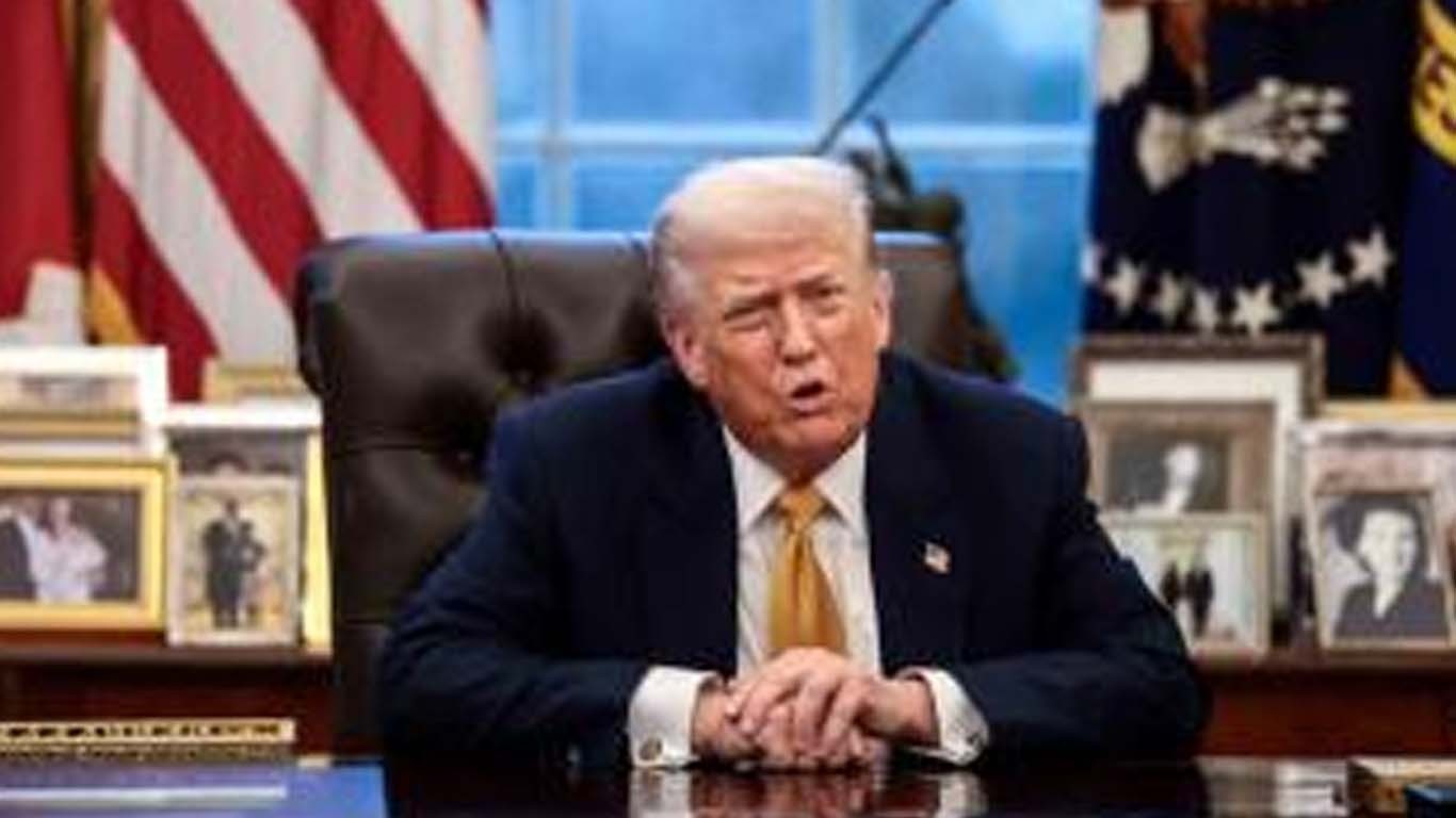 ٹرمپ کا آبنائے ہرمز میں ایران کی تمام کشتیوں کو نشانہ بنانے کا حکم