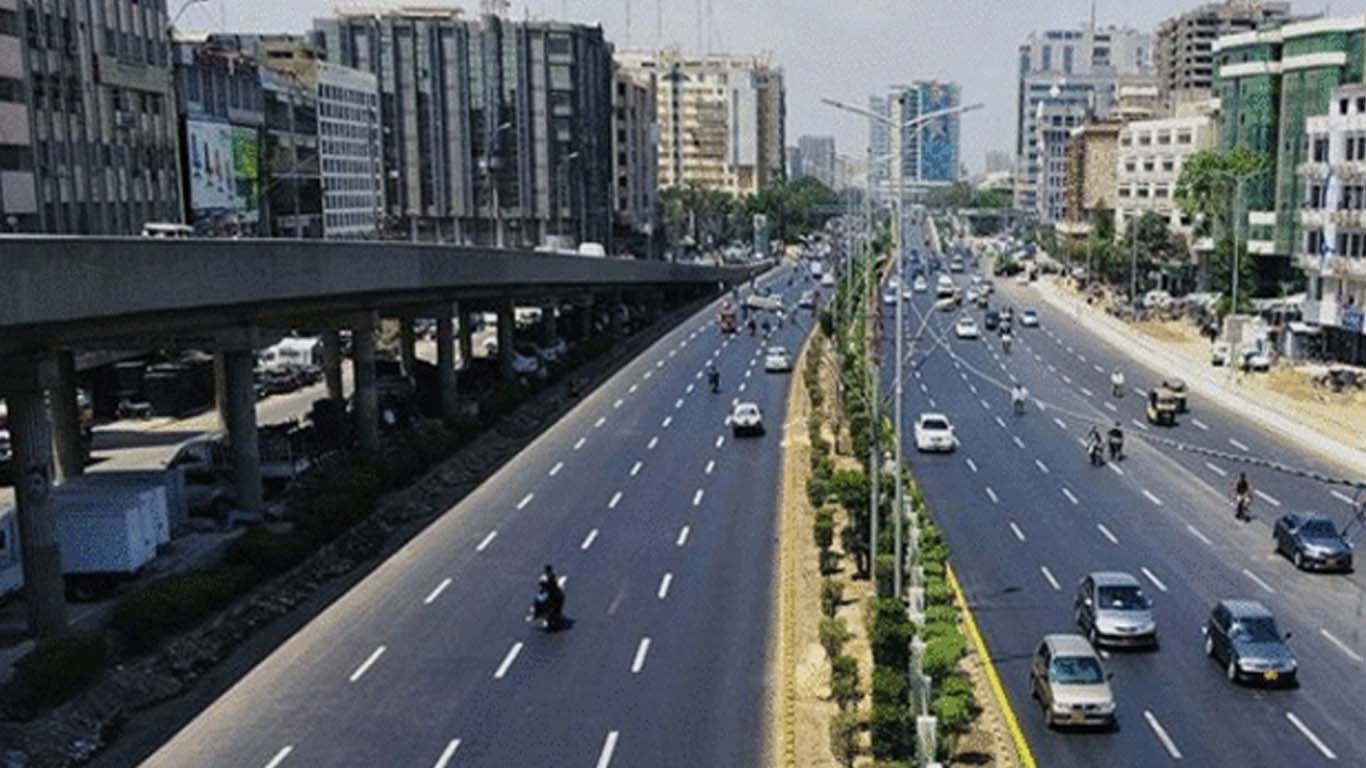 کراچی: شارع فیصل پر علیحدہ موٹر سائیکل و بس لین مختص کرنے کا فیصلہ