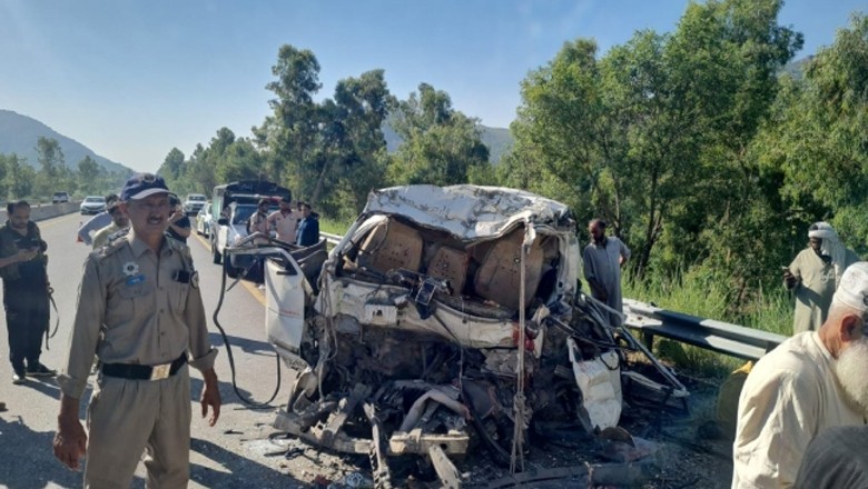 مسافر بس کو خوفناک حادثہ، 11 جاں بحق