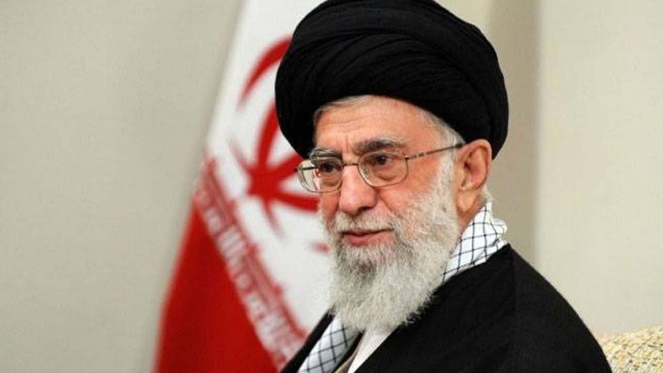 ایران میں آیت اللّٰہ علی خامنہ ای کی آخری رسومات کے موقع پر عام تعطیل اور یومِ سوگ کا اعلان