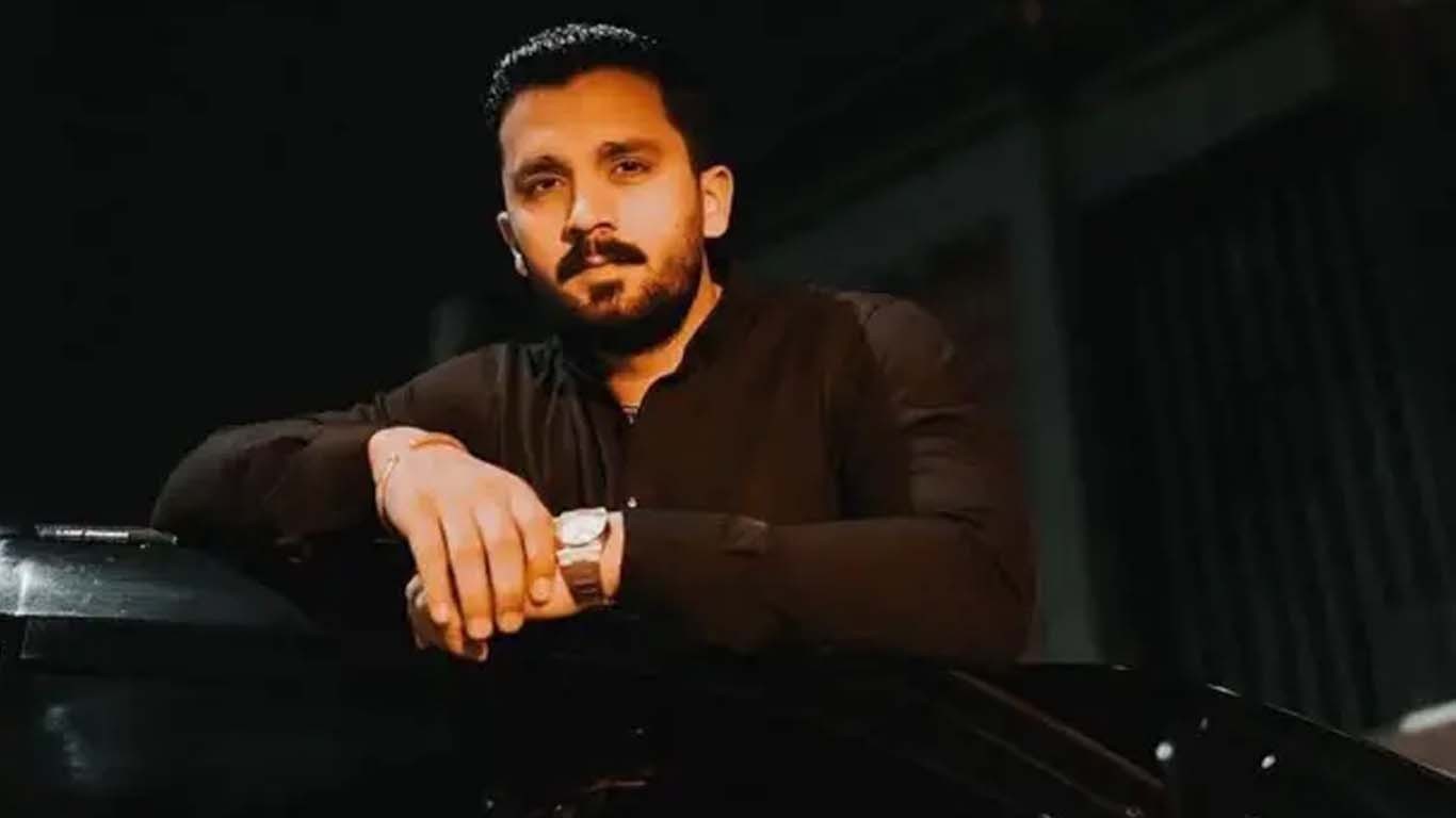 رجب بٹ نے اہلیہ سے صلح کی افواہوں کی تردید کر دی