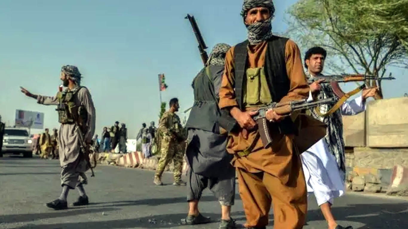 افغانستان میں طالبان کے عسکری قافلے پر راکٹ حملے، 7 اہلکار ہلاک