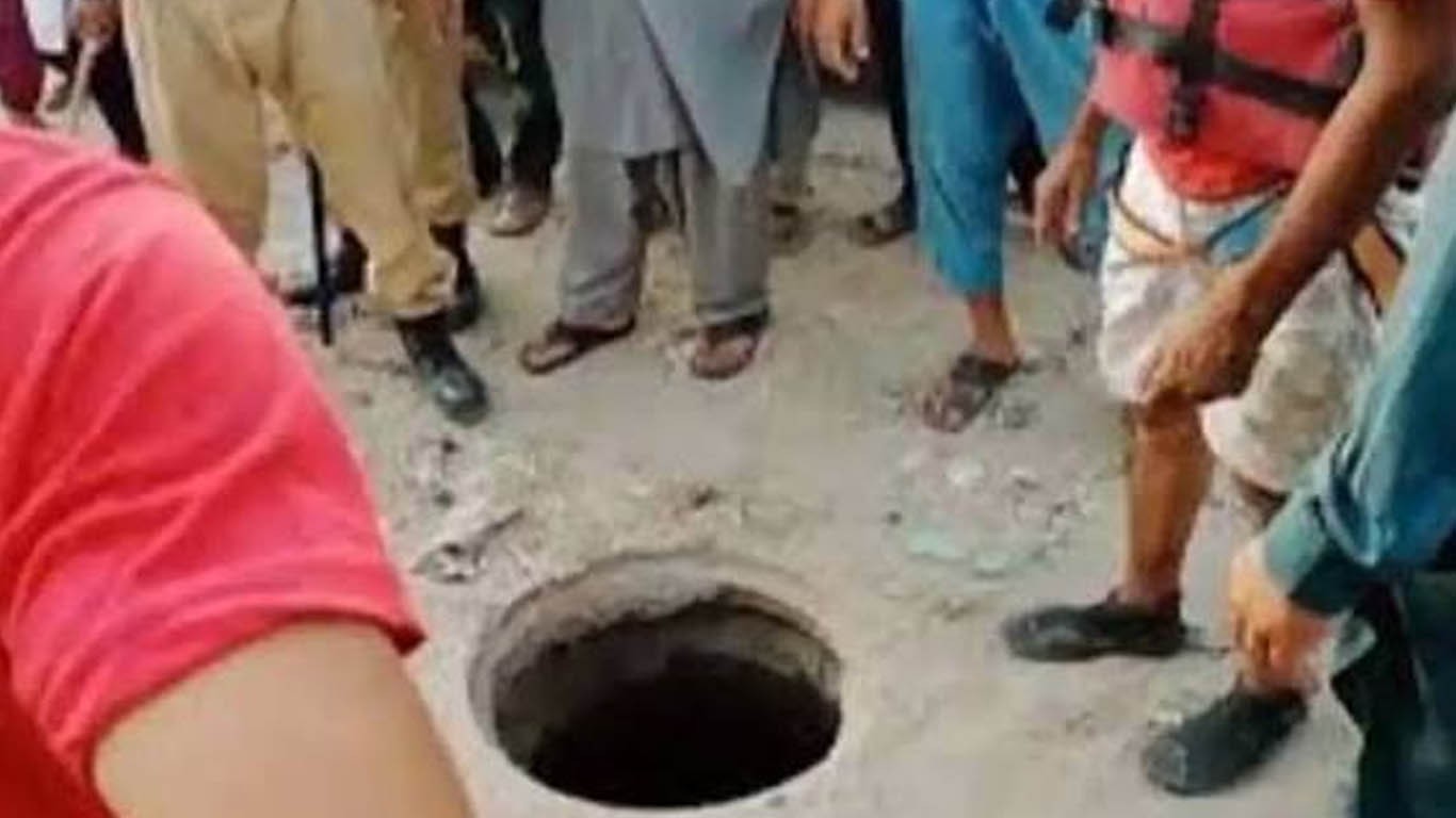 7 سالہ بچہ کھلے مین ہول میں گرکر جاں بحق