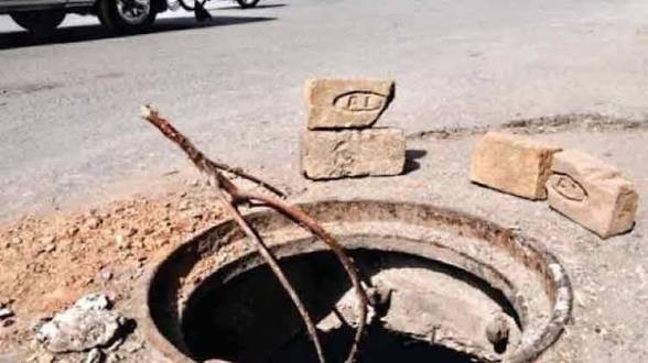 لاہور میں 7 سالہ بچہ گٹر میں گر کر جاں بحق: "انتظامی اہلکاروں کو آوازیں دیں مگر ایک نہ سنی"