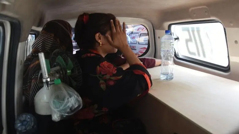 پمز سانحہ: جاں بحق 14 نومولود بچوں کی میتیں لواحقین کے حوالے، اہل خانہ کا ڈی این اے کا مطالبہ