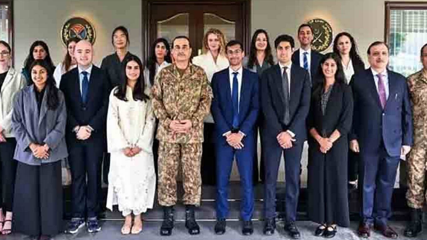 نوجوان سوشل میڈیا اور پروپیگنڈے سے بچ کر بامعنی کردار ادا کریں: فیلڈ مارشل