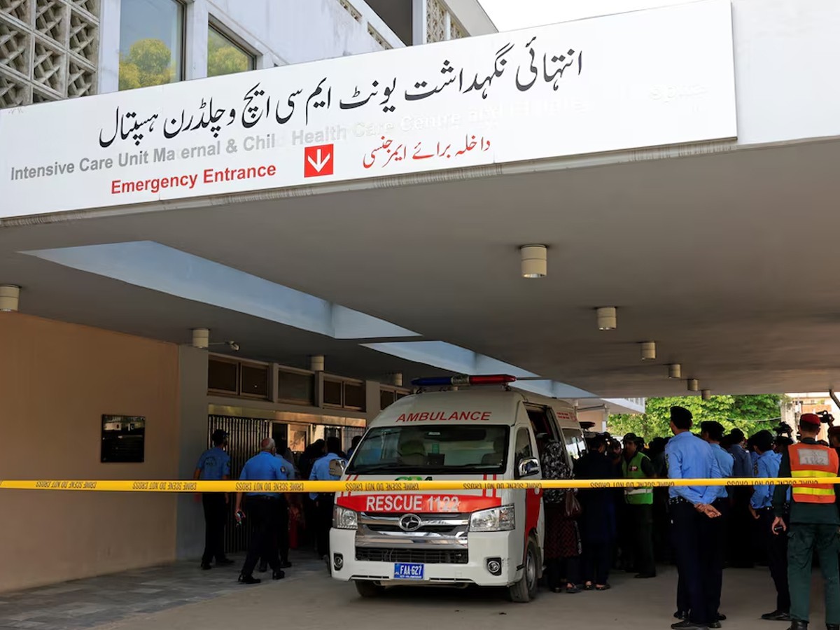 سانحہ پمز: انکوائری رپورٹ میں 10 افسران کو ہٹانے کی سفارش، ایگزیکٹیو ڈائریکٹر کو عہدہ چھوڑنے کی ہدایت