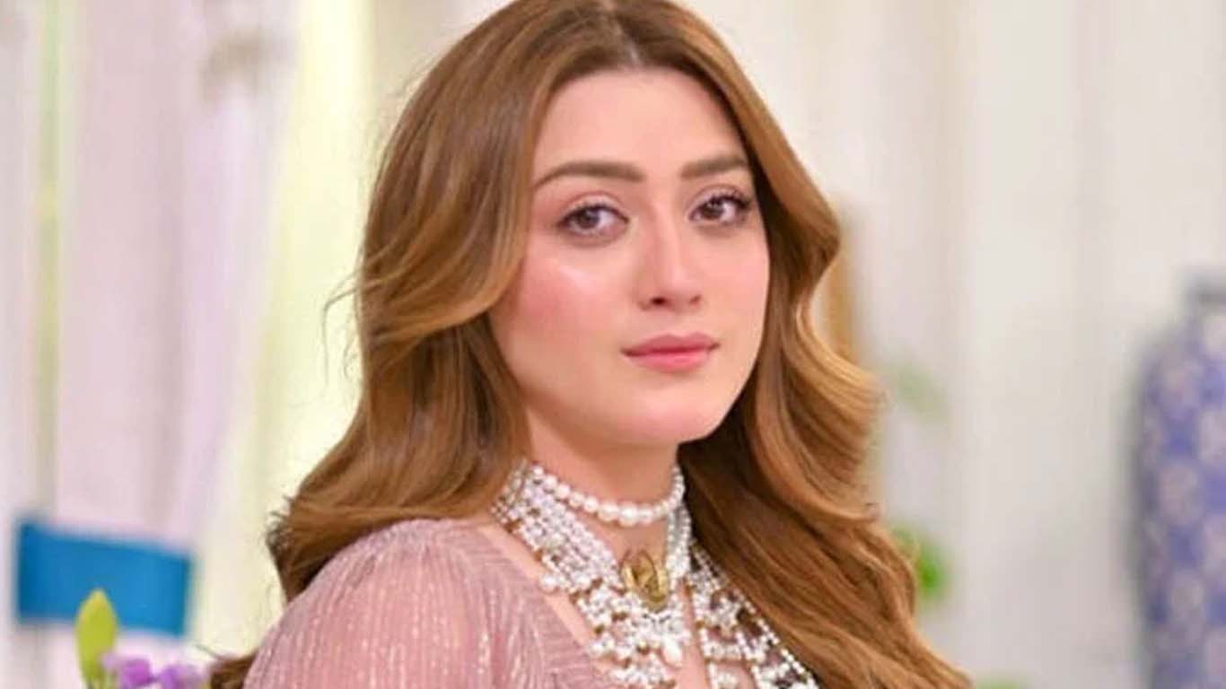 مومنہ اقبال نے تحائف کے معاملے پر خاموشی توڑ دی
